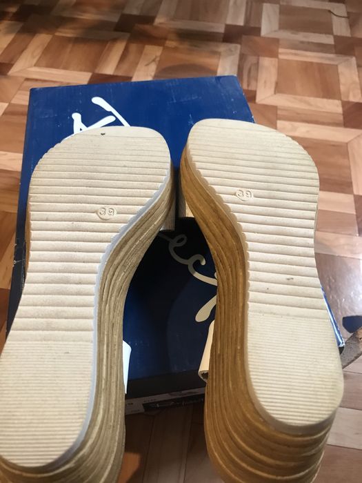 Продам Босоножки..