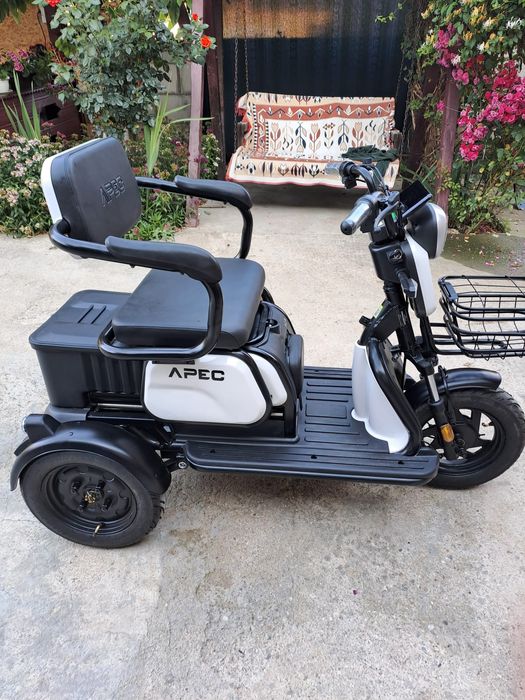 Vând tricicleta electrica