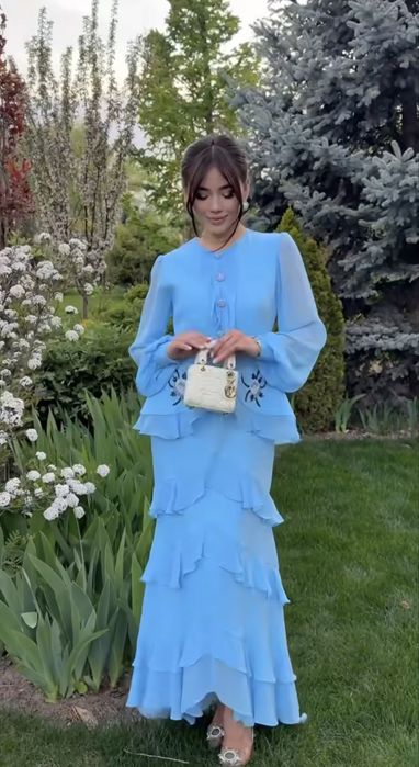 Эффектное ярусное платье