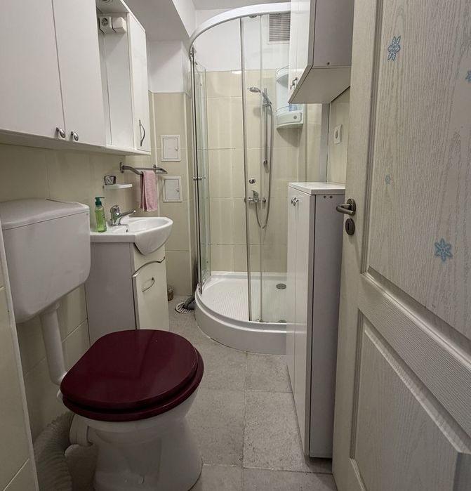 Inchiriez apartament de bucatarie si 2 camere
