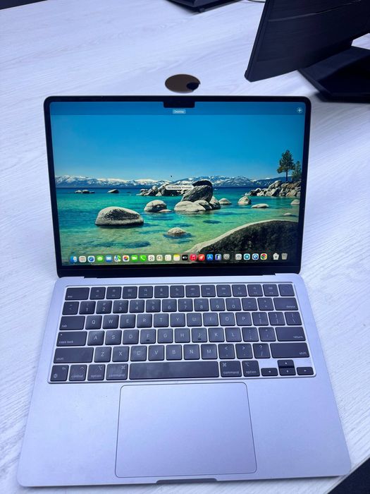 Sotiladi: Apple MacBook Air M3 (8GB / 256GB)
