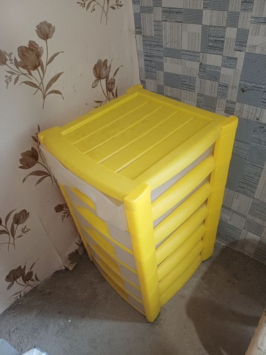 Продам тип комода и стульчик