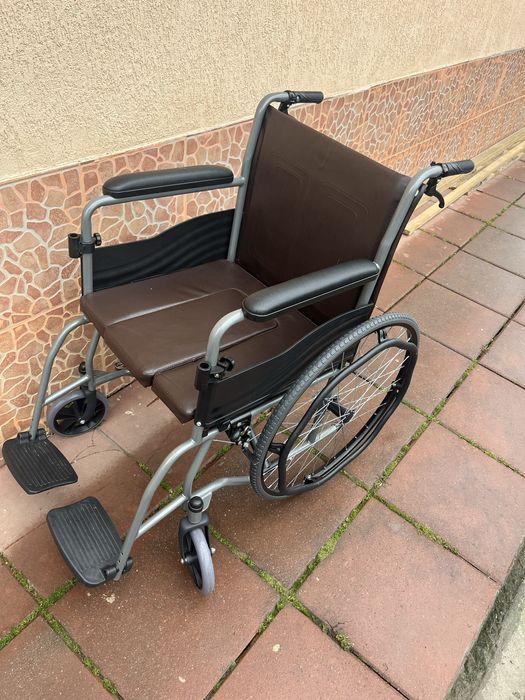 Scaun cu Rotile cu vas de toaleta