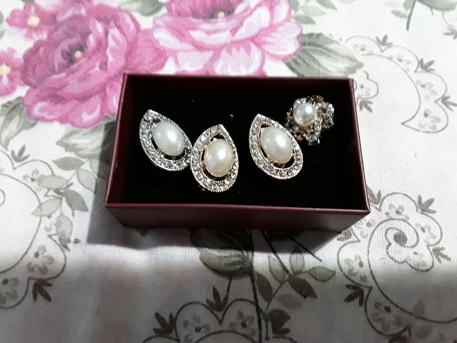 Vând Lot 4 Broșe Noi