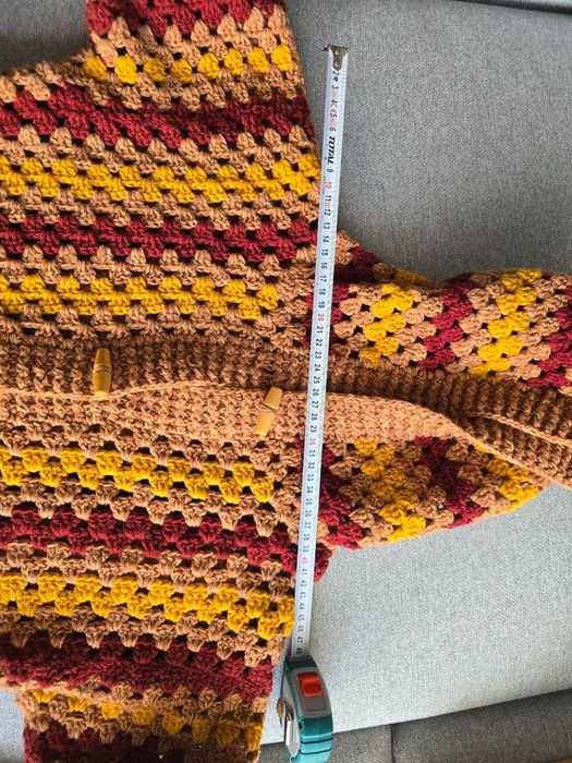 Ръчно плетено палто с качулка