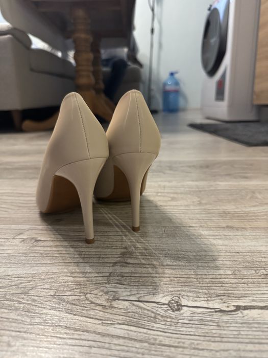 Дамски бежови токчета 38размер