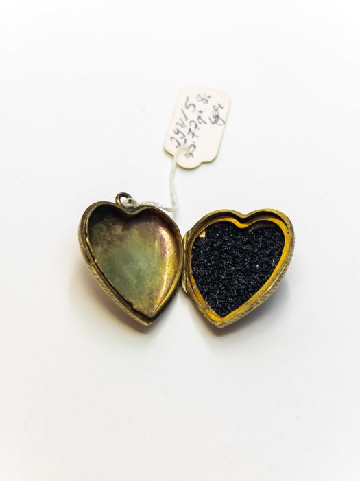 Продавам Златна висулка