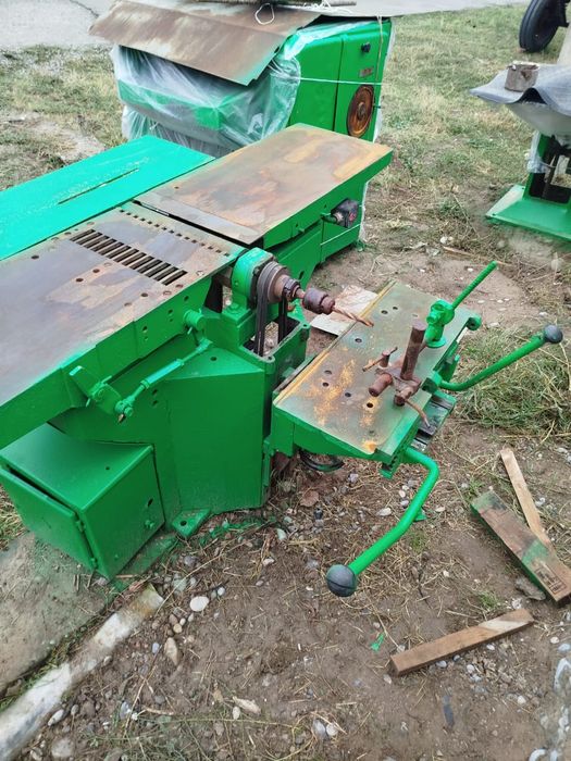 Токарьный деревообрабатываюший станок