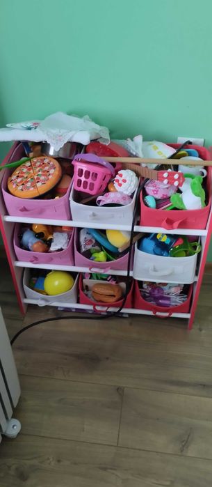 Етажерка за играчки