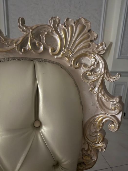 Диван кожаный, классика. 3 м в длину