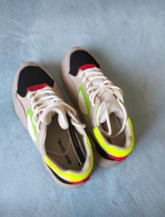 Продам кроссовки Корея