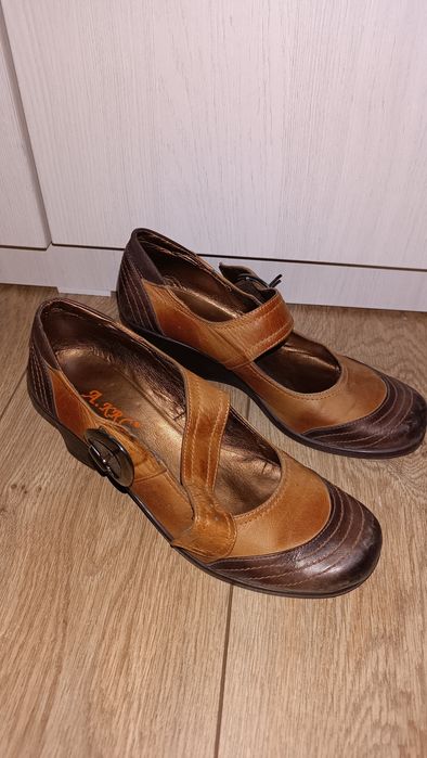 Босоножки женские кожаные