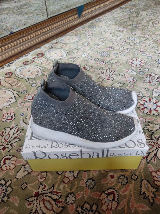 Продам кроссовки всё