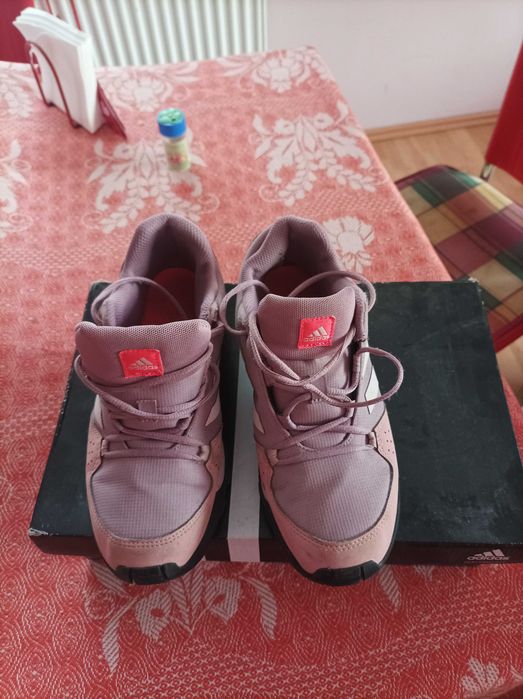 Adidasi ADIDAS pentru fetite marimea 36.5 personalizati cu numele DEEA