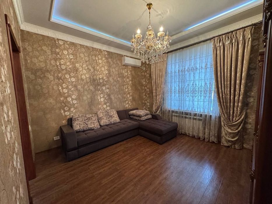 Домбирабод ховли сотилади