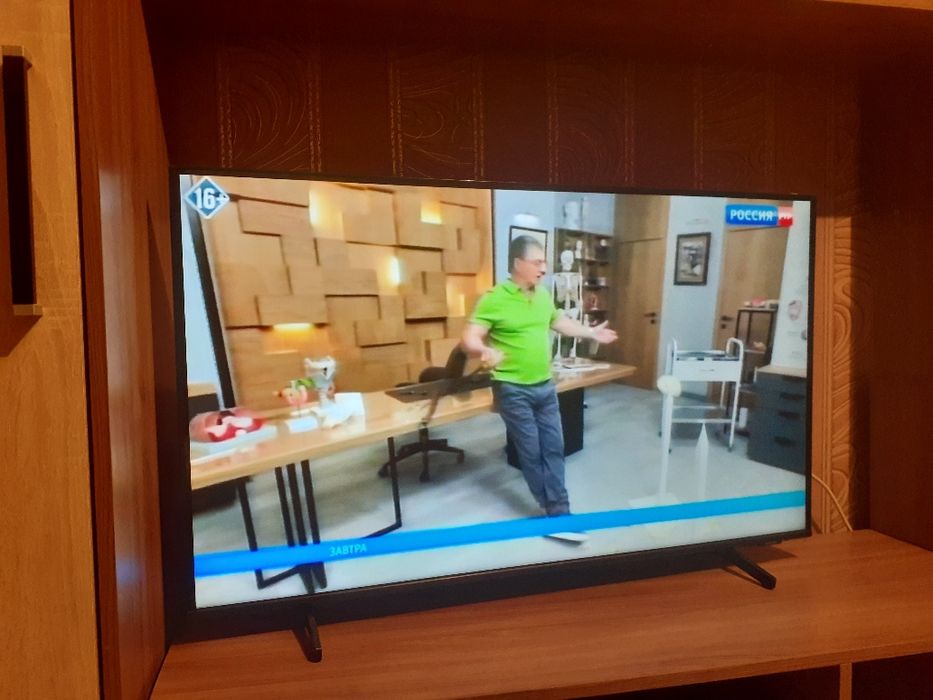 Продам телевизор Самсунг 43 дюима