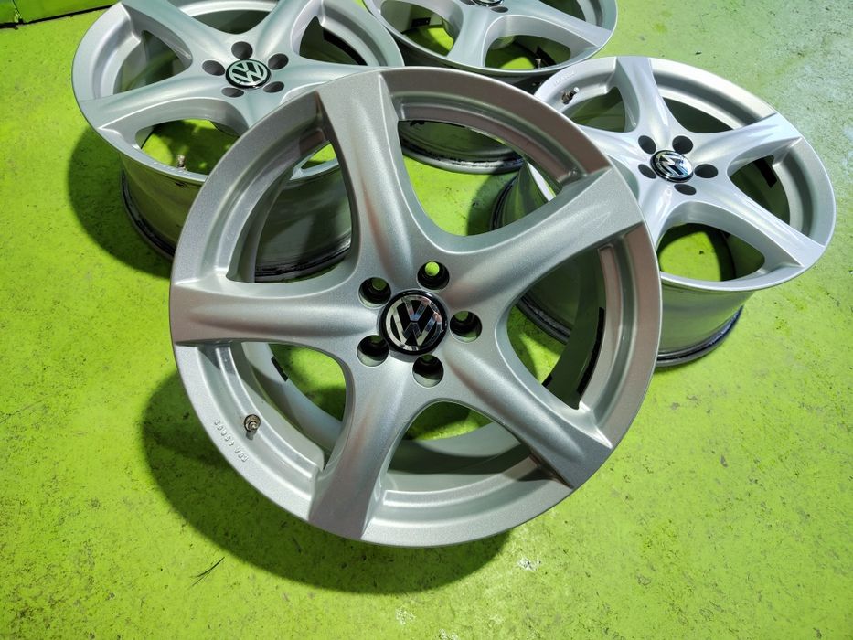 17 5x100 Vw Golf 4 bora лети джанти 5х100