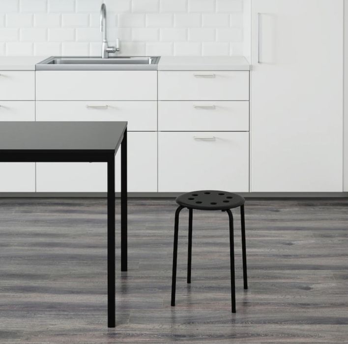 Taburet demontabil din metal, cu sezut din plastic - NOU