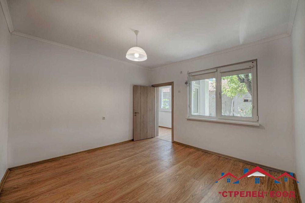 Продава се Къща в Добрич, Център - 61 кв.м за 1112 €/кв.м - Снимка #2