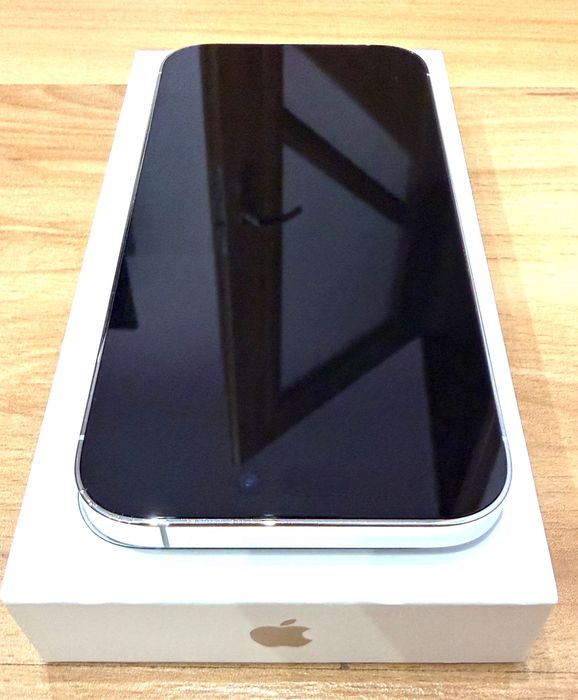 Apple IPhone 14 Pro 64GB + Подарък КАТО НОВ