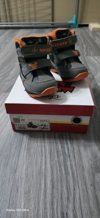 Продам зимние ботинки новые