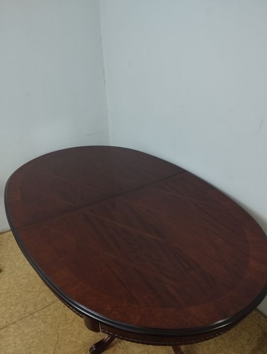 Продам стол Гостивой