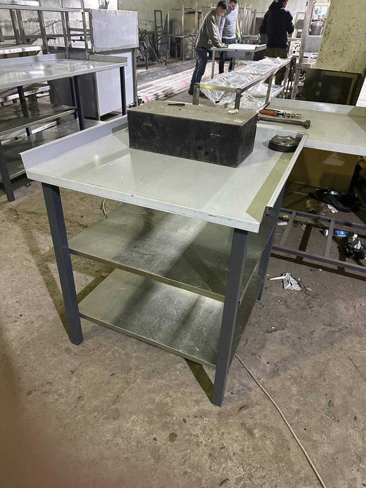 Стол производственный из нержавейки Zanglamaydigan po'latdan stol nerj