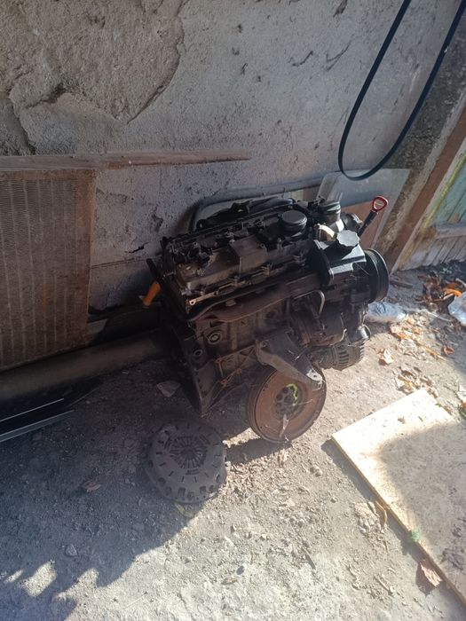 Двигател от Mercedes vito 2007 (646) 2.2CDI 150к.с. Счупен клапан.