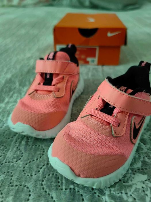 Маратонки Nike, 22 номер