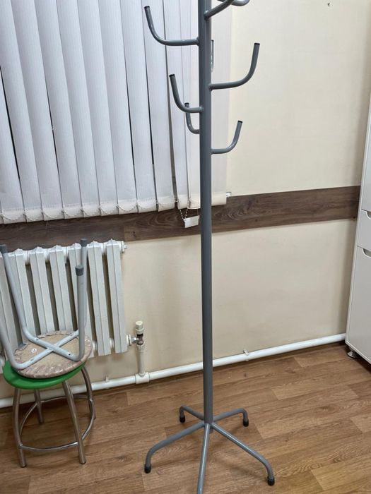 Вешалка металлическая