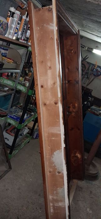 Продавам дървена врата с каса