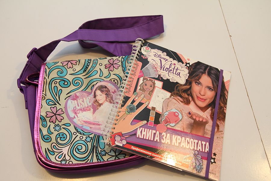 Чантичка и книжка Виолета