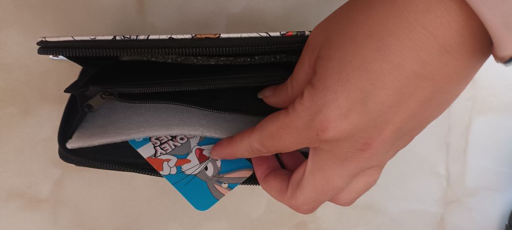 Чисто ново портмоне