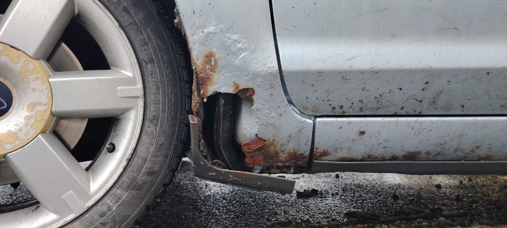 Vand auto pentru dezmembrari sau program Rabla