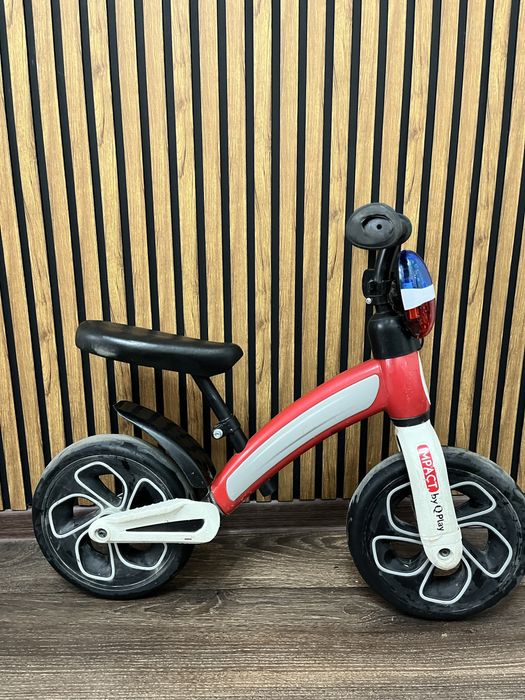 Продам беговел от Qplay