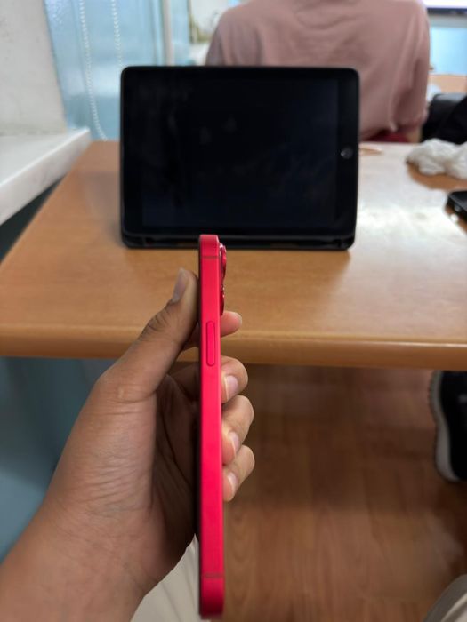 Продам айфон 14 (128gb) Product red