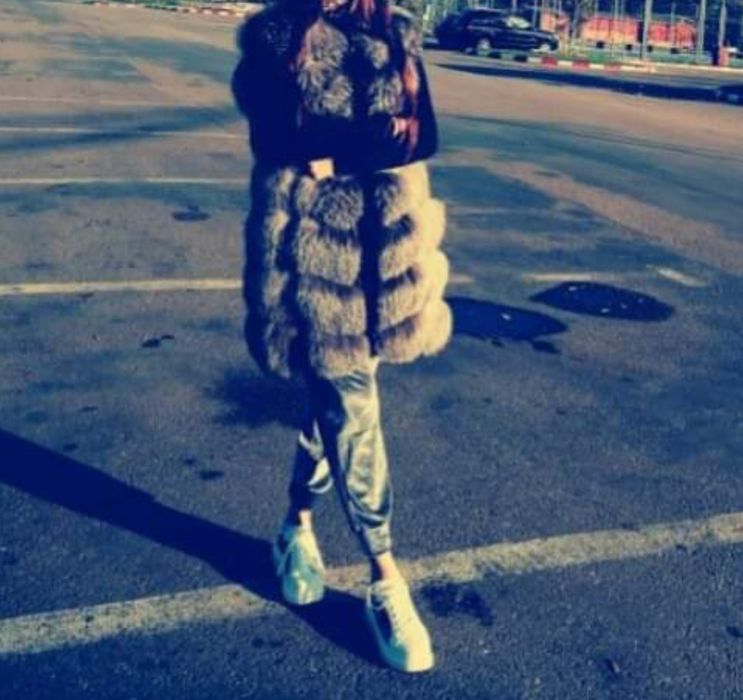 Vesta blana de vulppe argintie lunga