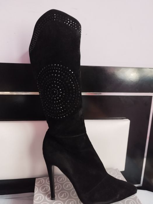 Чисто нови официални ботуши