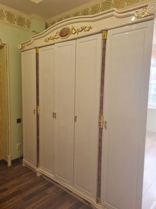 Продам спальный гарнитур