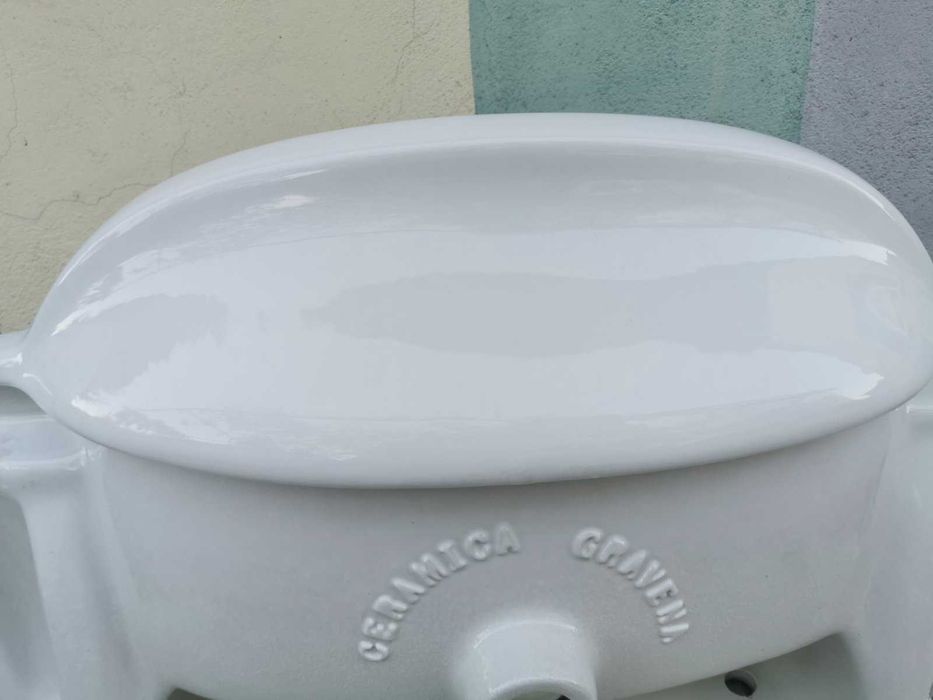 Продавам италианска порцеланова мивка за баня