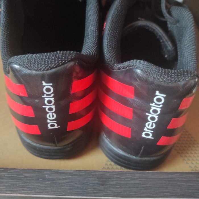 Футболни обувки стоножки Adidas Predator 44