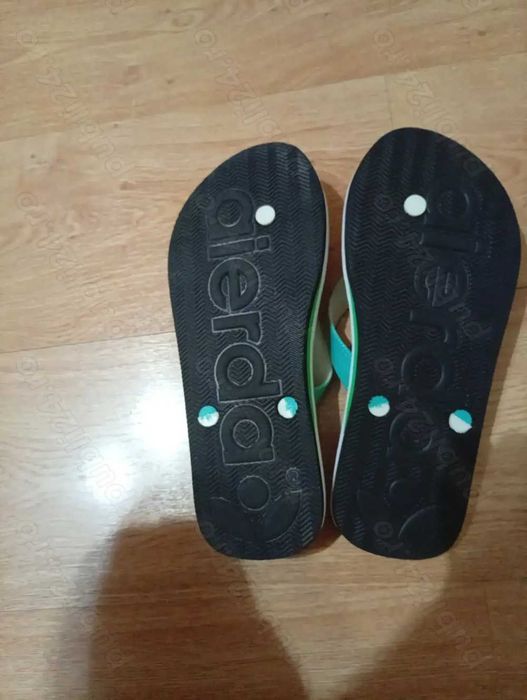vand papuci de plaja
