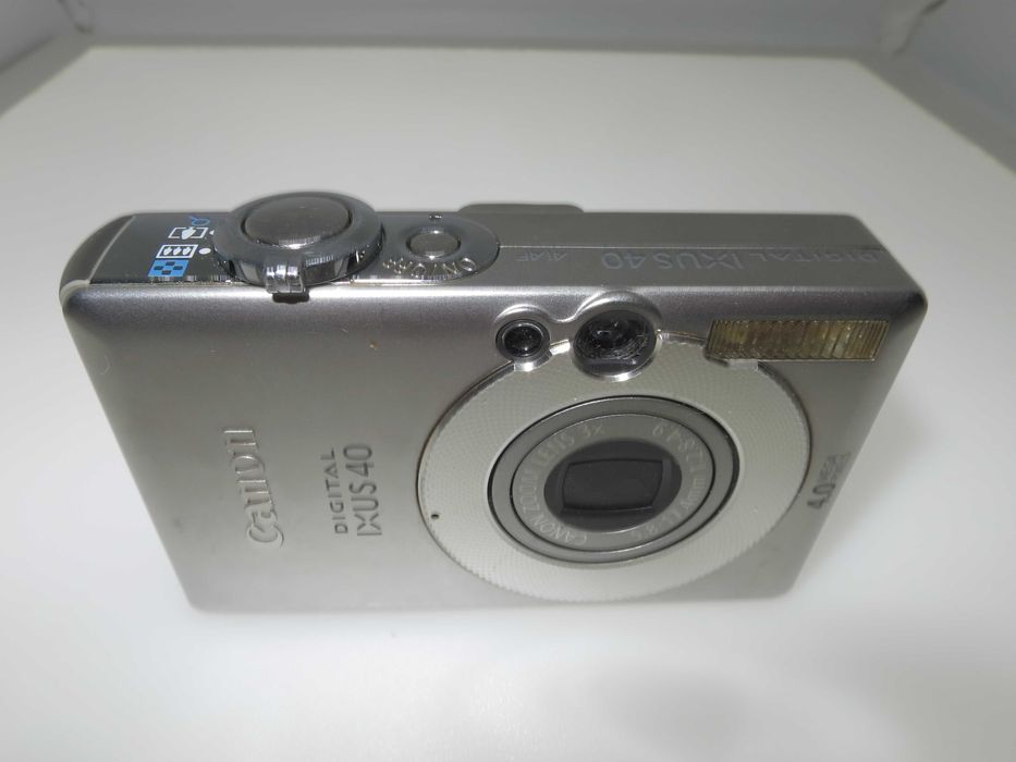 Canon IXUS 40 компактен фотоапарат цифрова камера работи отлично