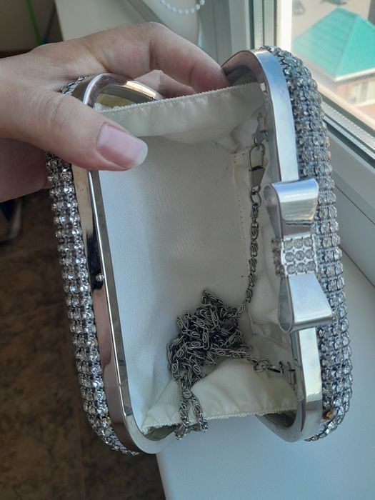 Продам сумочку вечернюю