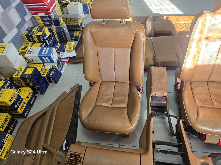 Салон от Mercedes-Benz 210