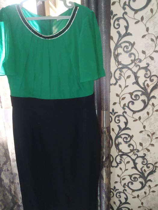 Джинси ва бошка куйлаклар сотилади