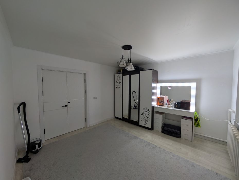 Продаётся 2 ком квартира на 3 этаже