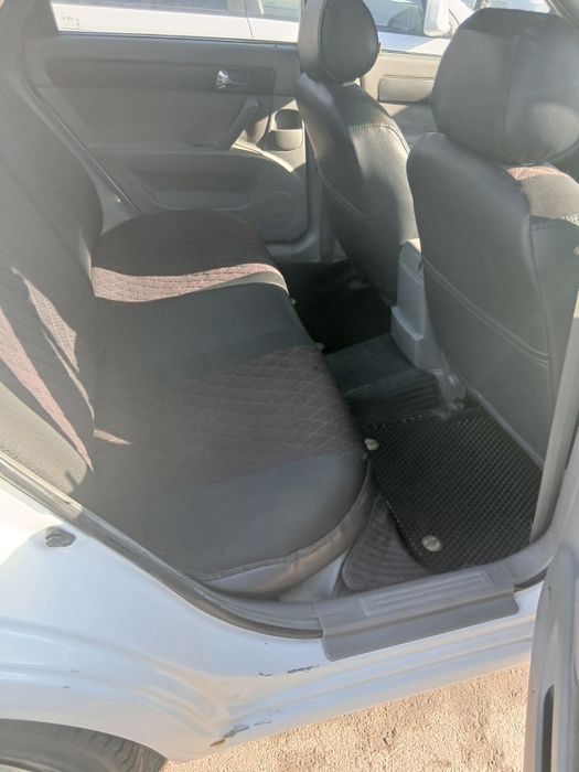 lasetti 1.8  sotiladi