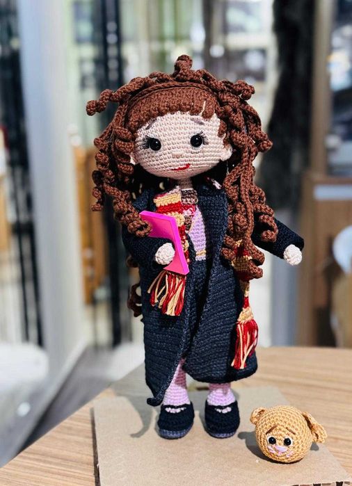 hermione papusa crosetata manual din seria harry potter