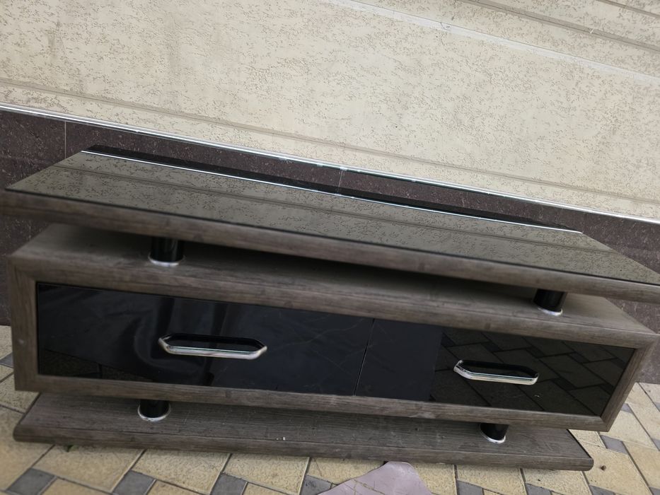 Телевизор подставкаси сотилади.